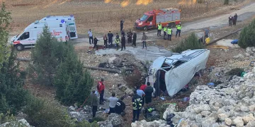 İşçi servisi şarampole devrildi: 4 ölü, 14 yaralı