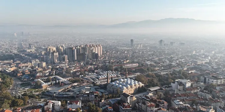 Bursa’da tarihi mekanlar, sisler arasından görüntülendi