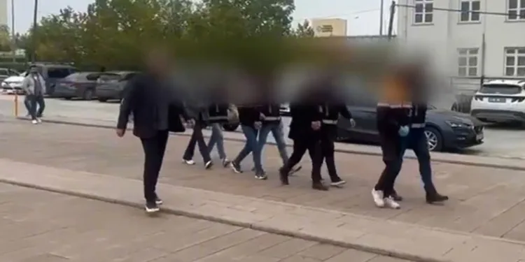 Kendilerini belediye başkan yardımcısı olarak tanıtan dolandırıcılara operasyon