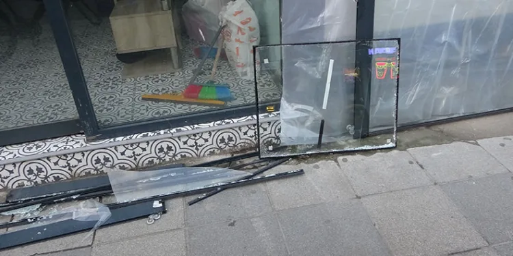 Direksiyon hakimiyetini kaybedip dükkana daldı