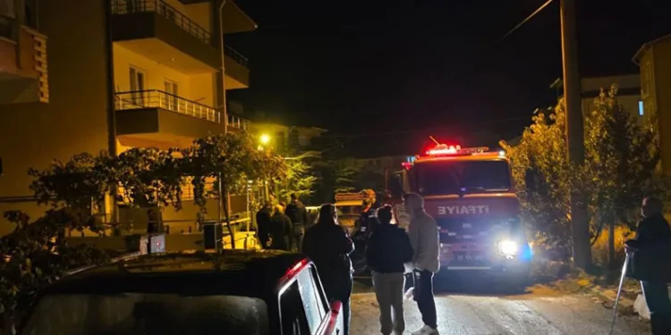 Yalvaç’ta 3 katlı binada korkutan yangın