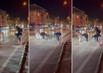 Bursa’da yaya geçidinden karşıya birdirbir oynayarak geçtiler