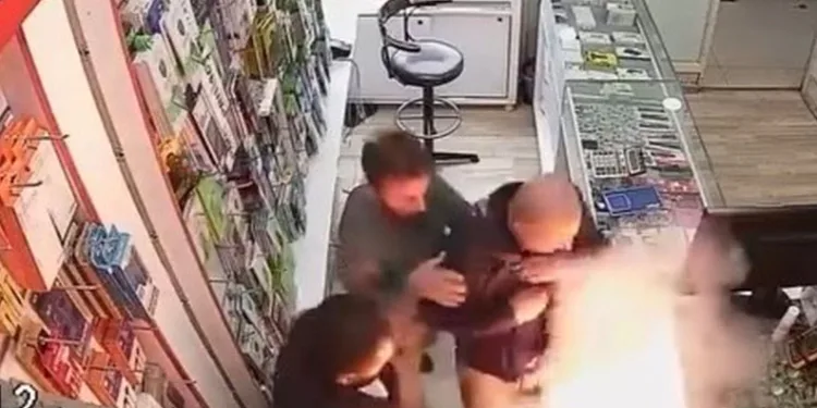Van’da cep telefonu bataryası bomba gibi patladı