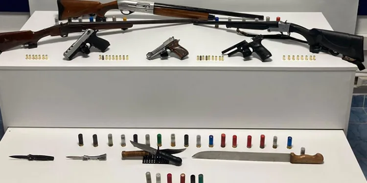 Alaçam’da ruhsatsız silah ve çalıntı motosiklet operasyonu