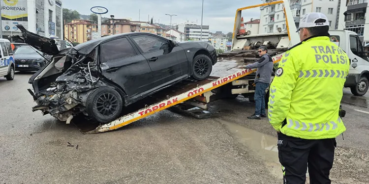 Bartın’da feci kaza: 1 ölü, 2 yaralı