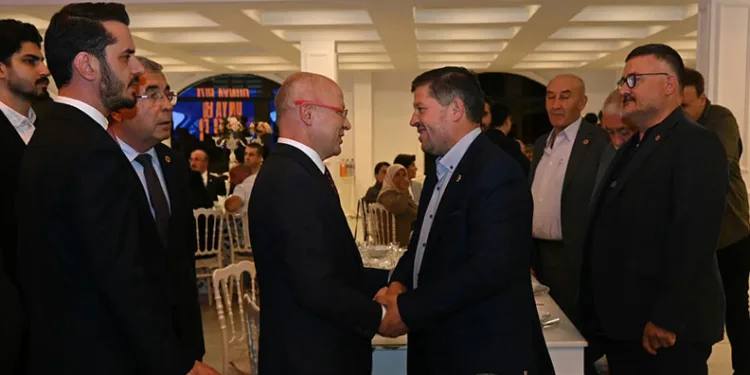 AK Parti teşkilatı muhtarlarla bir araya geldi