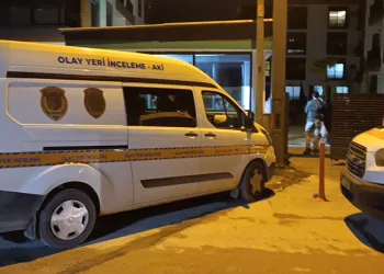 İzmir’de dehşet: Anne ve babasını silahla öldürdü