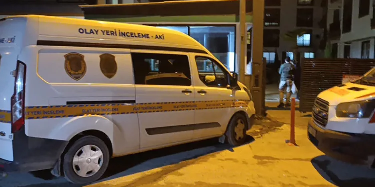 İzmir’de dehşet: Anne ve babasını silahla öldürdü