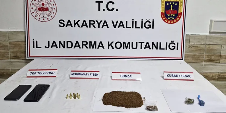 Sakarya’da uyuşturucu operasyonu: 2 şahıs tutuklandı