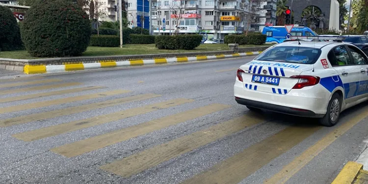 Para transfer aracının çarptığı genç kız yaralandı