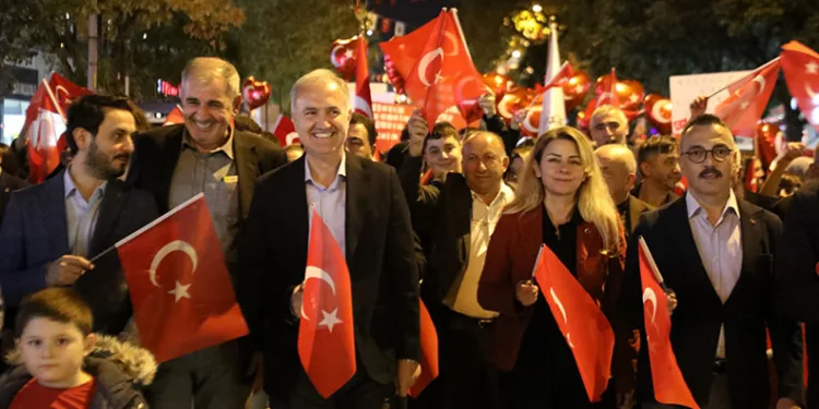 İnegöl’de Cumhuriyet Coşkusu Meydanlara Taştı