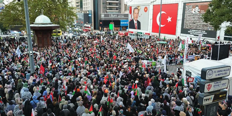 Bursalılar Gazze için meydanlara indi