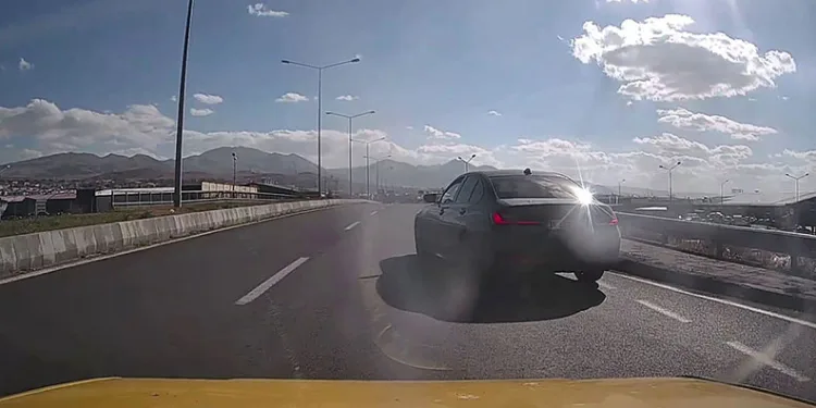 Erzurum-Artvin karayolunda tehlikeli anlar