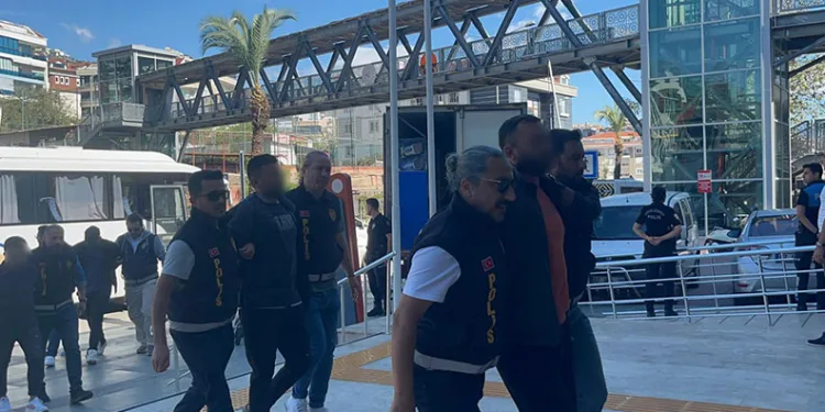 Antalya’da sokakta bıçaklandı, cesedi sarp kayalıklarda bulundu