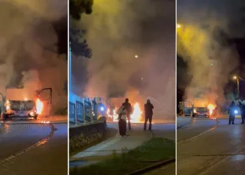 Gözleri önünde minibüs alev alev yandı