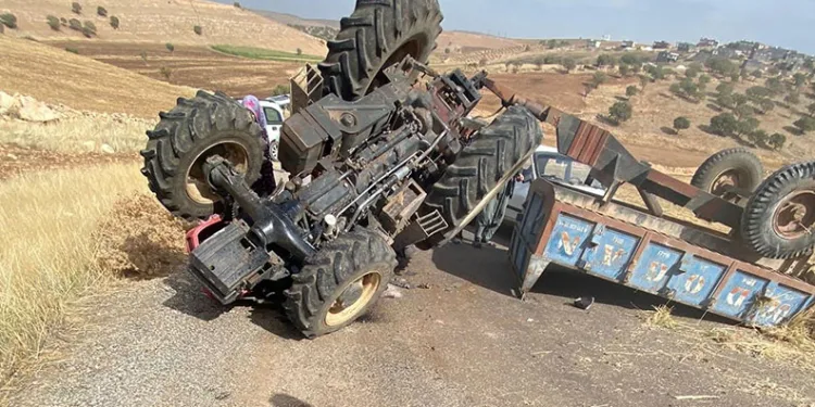 Diyarbakır’da traktör devrildi: 3 yaralı