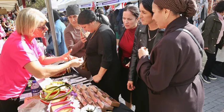 Heykel’de meydan kadınların