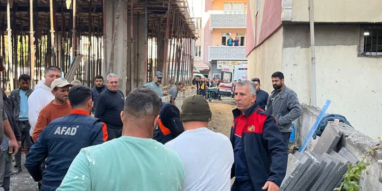Iğdır’da asansör boşluğuna düşen 2 işçi yaralandı