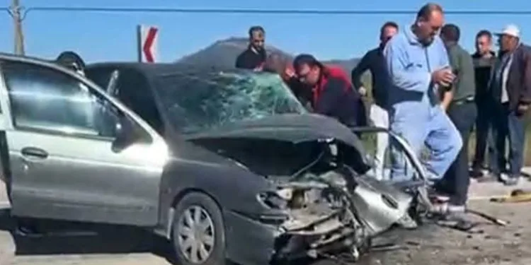 Burdur’da 2 otomobil kafa kafaya çarpıştı: 3 yaralı