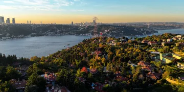 İstanbul Boğazı’nda sonbahar manzarası