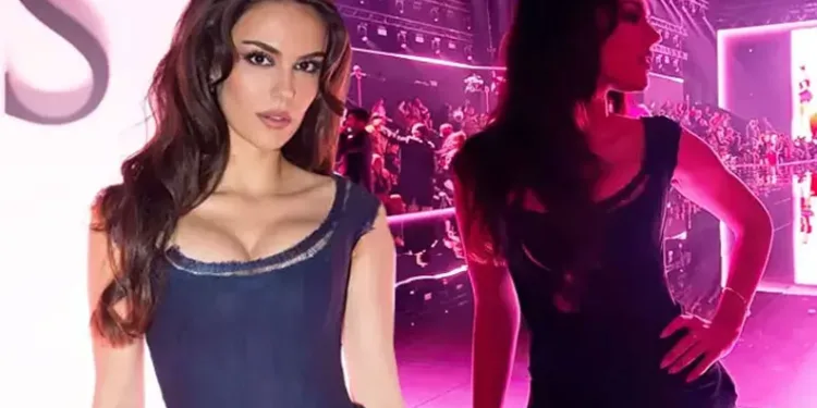 Victoria’s Secret defilesinde mankenlerle yarıştı