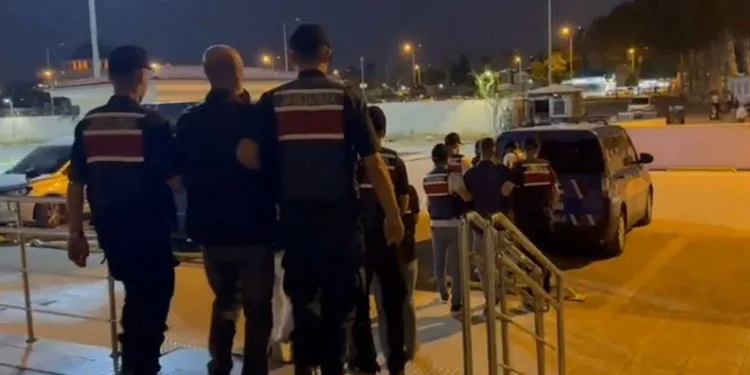 Jandarma 4 milyon 20 bin makaron ele geçirdi: 9 tutuklama
