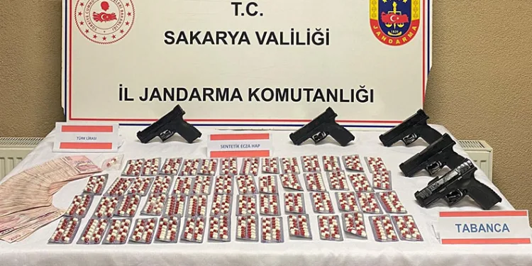 Sakarya’da 773 sentetik ecza ele geçirildi