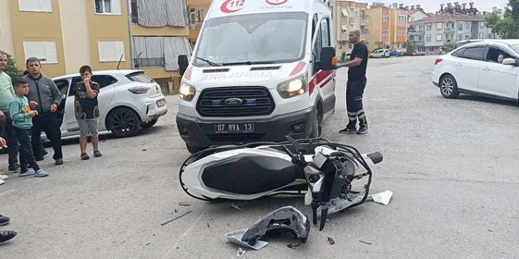Manavgat’ta motosiklet ile otomobil çarpıştı: 1 yaralı