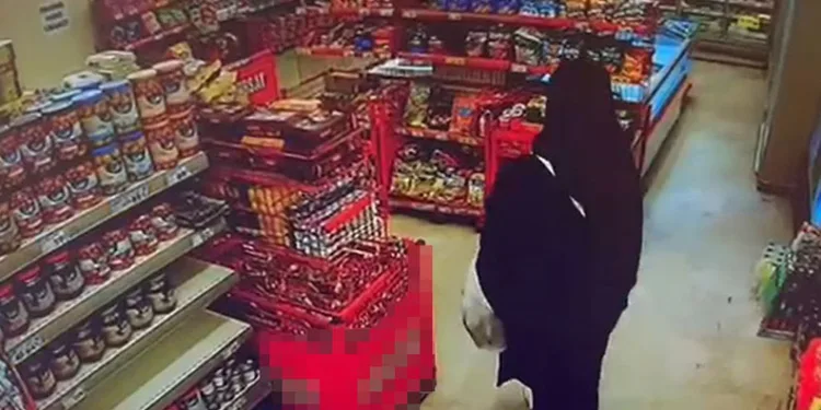 Kadın kılığına giren çocuk hırsız kamerada