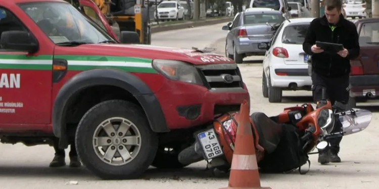 Kütahya’da pikap ile motosiklet çarpıştı: 1 yaralı