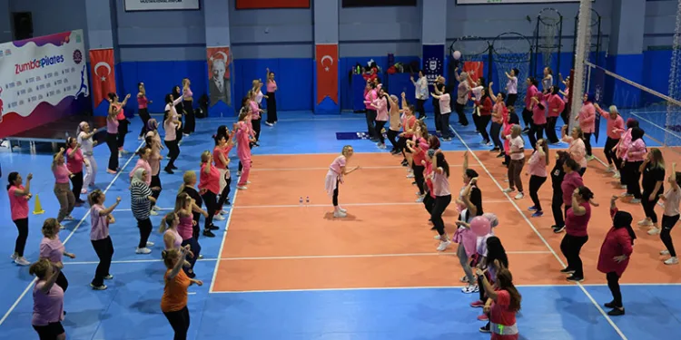 Büyükşehir, kadınları sporla buluşturuyor