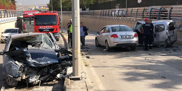 Elazığ’da zincirleme trafik kazası: 5 yaralı