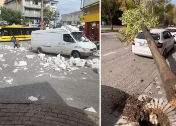 Bursa’da fırtına ağaçları devirdi, çatıları uçurdu