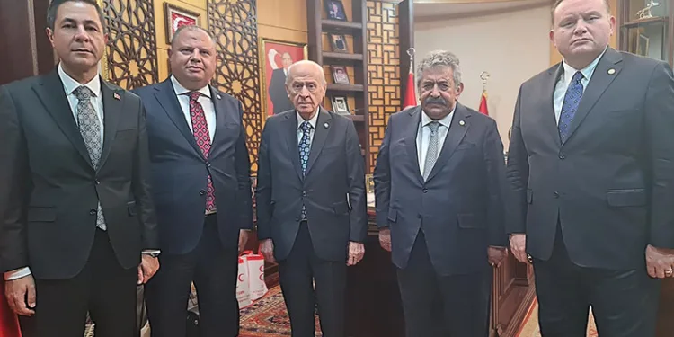 MHP lideri Bahçeli, Milli Dayanışma, Kardeşlik ve Demokrasi Komisyonu üyelerini kabul etti