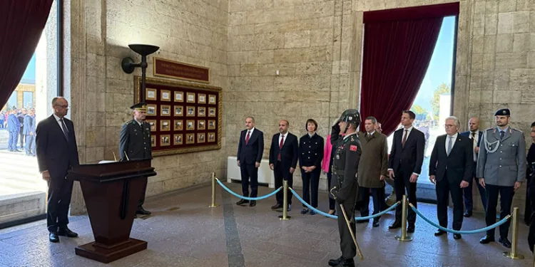 Almanya Şansölyesi Merz, Anıtkabir’i ziyaret etti