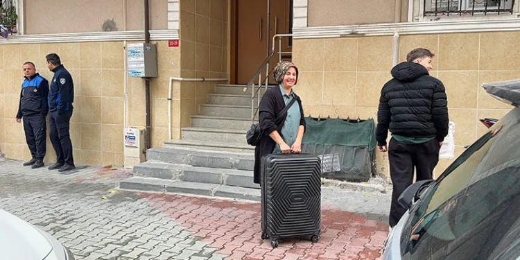 Yolun karşısına geçmeye çalışan yayaya hafriyat kamyonu çarptı