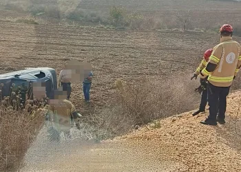 Bursa’da eşine otomobil kullanmayı öğretirken şarampole uçtular