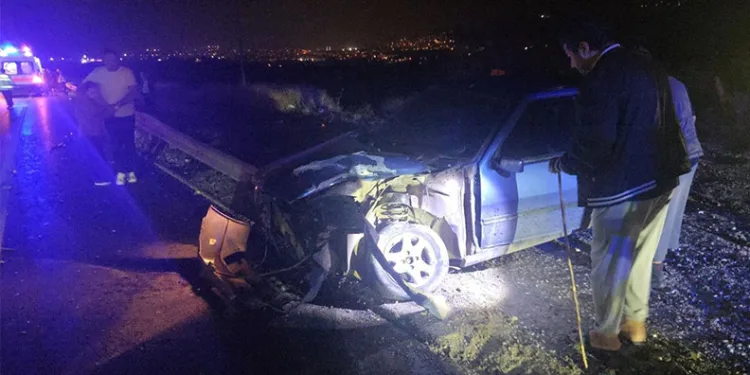 Bursa’da freni boşalan otomobil yolcu otobüsüyle çarpıştı