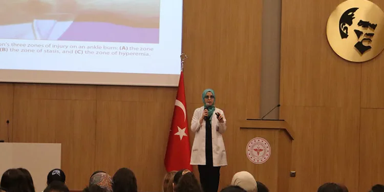 Hekim ve sağlık çalışanlarına yanık eğitimi