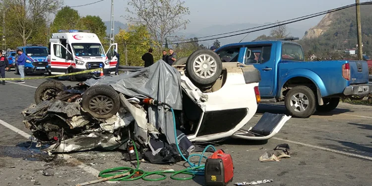 Ordu’da otomobil ile kamyonet çarpıştı