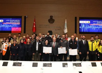 Bursa’da hızla giden motosikletliye arkasından gelen motosikletli böyle çarptı