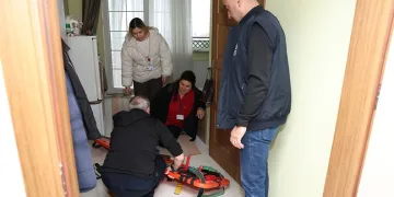 Nilüfer’de huzurevi sakinlerine afet tatbikatı 