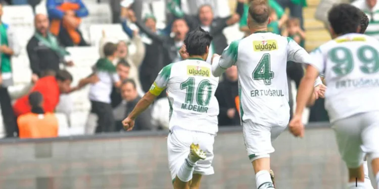 Bursaspor nefes kesen maçta 2-1 galibiyetle ayrıldı