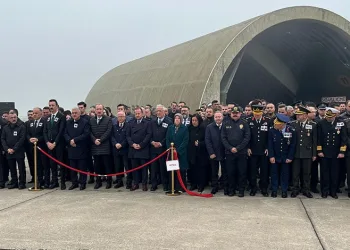 Şehitleri taşıyan uçak yoğun sisten dolayı Yenişehir’e inemedi