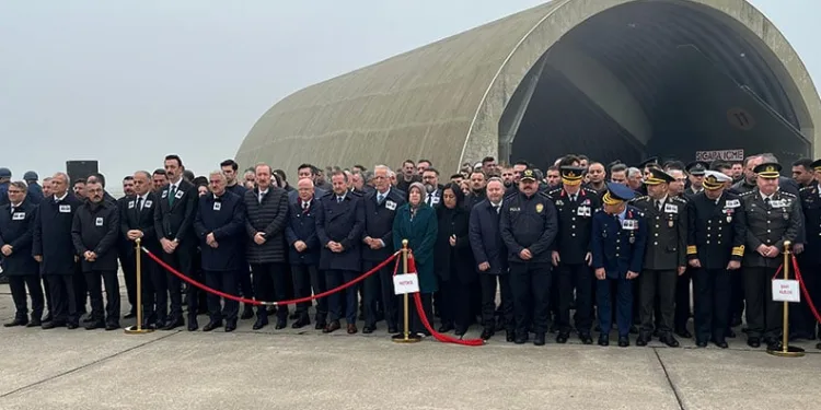 Şehitleri taşıyan uçak yoğun sisten dolayı Yenişehir’e inemedi