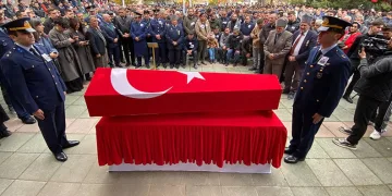 Şehit üsteğmen Emre Mercan gözyaşlarıyla son yolculuğuna uğurlandı