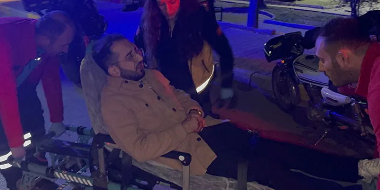 Parkta otururken tanımadığı şahıs tarafından bıçaklandı