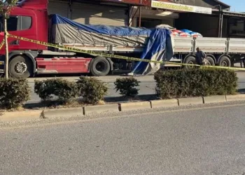Polis aracı TIR’a çarptı