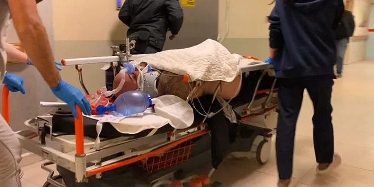 Bursa’da başını kaldırıma vuran kişi ağır yaralandı