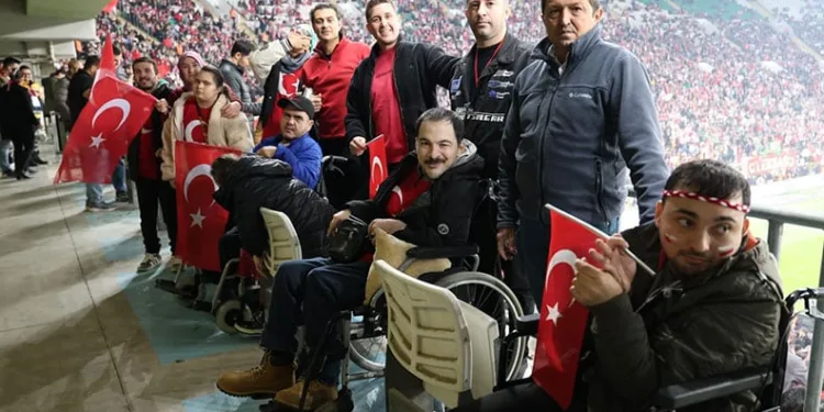 Osmangazi Belediyesi engelli bireylere milli maç heyecanı yaşattı